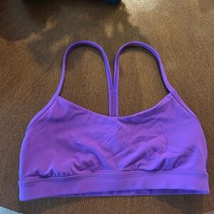 Lulu lemon bra, size 8, great condition. No piling or flaws.